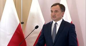 ANALİZ: Polonya’nın İslamofobik bakanı nasıl Türkiye’deki dindarların favorisi oldu?