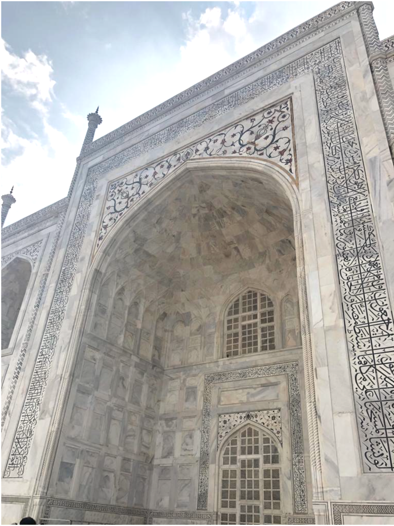 Metin Kutusu: Taj Mahal’in dış cephesinden dekoratif detaylar