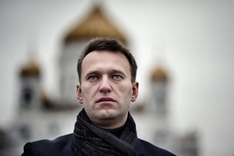 Navalny: Her şeyi göze almış bir muhalifin portresi