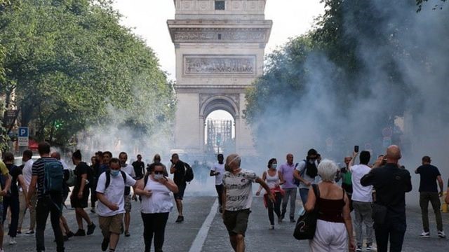Fransa'da göstericilere polis müdahale etti