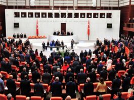 “Siyasetçi değilsin”