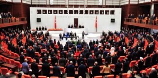 “Siyasetçi değilsin”