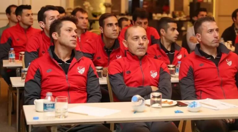 Türk futbolunda hakem depremi: 13 tecrübeli hakem listeden çıkartıldı, Mete Kalkavan istifa etti, MHK’ya tepki yağıyor