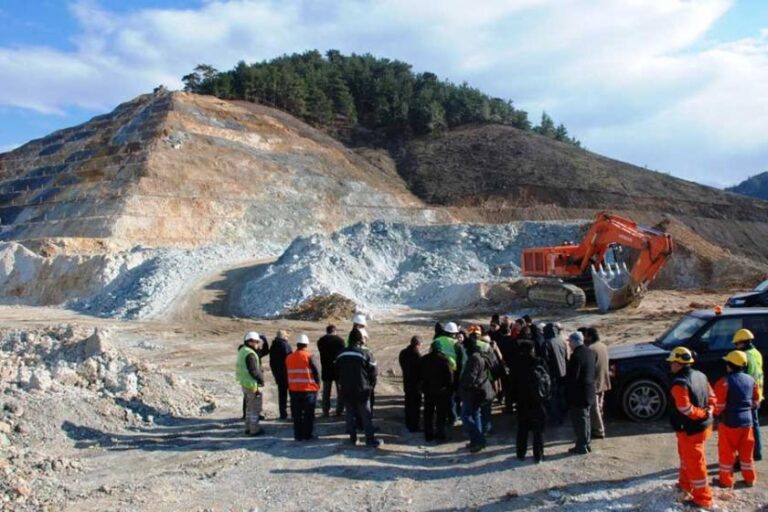 Mükâfat büyük, mesafe kısa