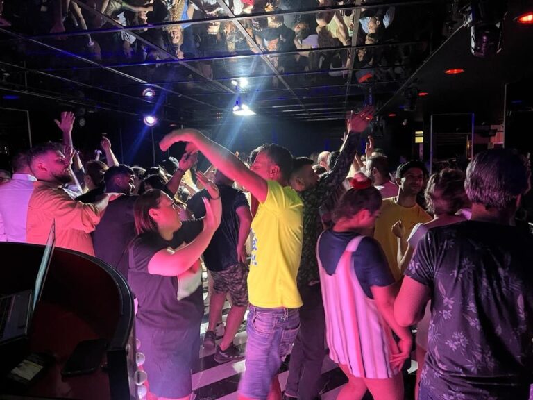 ÖZEL HABER | İran İslam Cumhuriyeti’nden gelen turistler muhafazakâr Van’ı sekülerleştiriyor