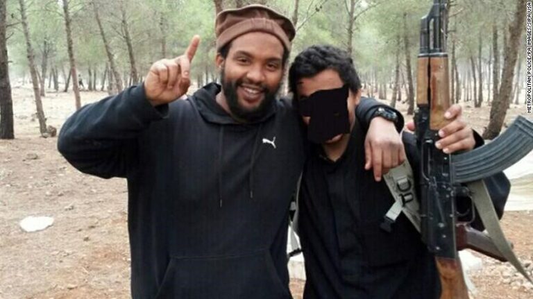 Türkiye, IŞİD celladını dün gece İngiltere’ye iade etti: ‘Cihatçı Paul’ 2 gazeteci ve 2 aktivisti öldürmekle suçlanıyor