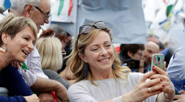 İtalya'da 'faşizme dönüş' korkusu: Başbakan olma yolunda ilerleyen Giorgia  Meloni kimdir? | Euronews