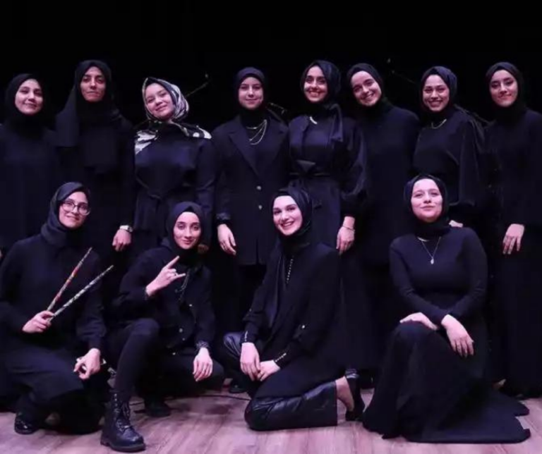 VİDEO HABER | Biletleri “sold out”: Akşam Müzik Grubu…