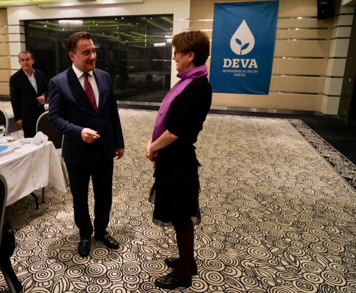 DEVA lideri Ali Babacan'ın gazetecilere verdiği yemeğe Serbestiyet Ankara temsilcisi Hilal Köylü de katıldı