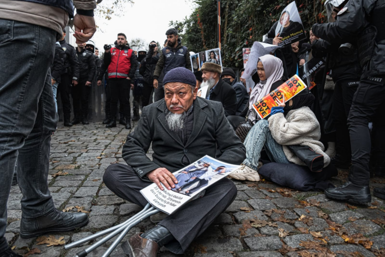 İlçe Emniyet Müdürü’nün “sizi süpüreceğiz” dediği Uygurlar: “İçişleri Bakanı’nın açıkladığı tahkikatın takipçisi olacağız”
