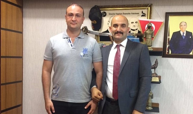 Tolgahan Demirbaş (solda) ve MHP Mersin milletvekili Olcay Kılavuz.