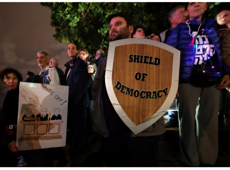 İş başa düşünce: İsrailliler, Yüksek Mahkeme’lerini korumak için ayakta