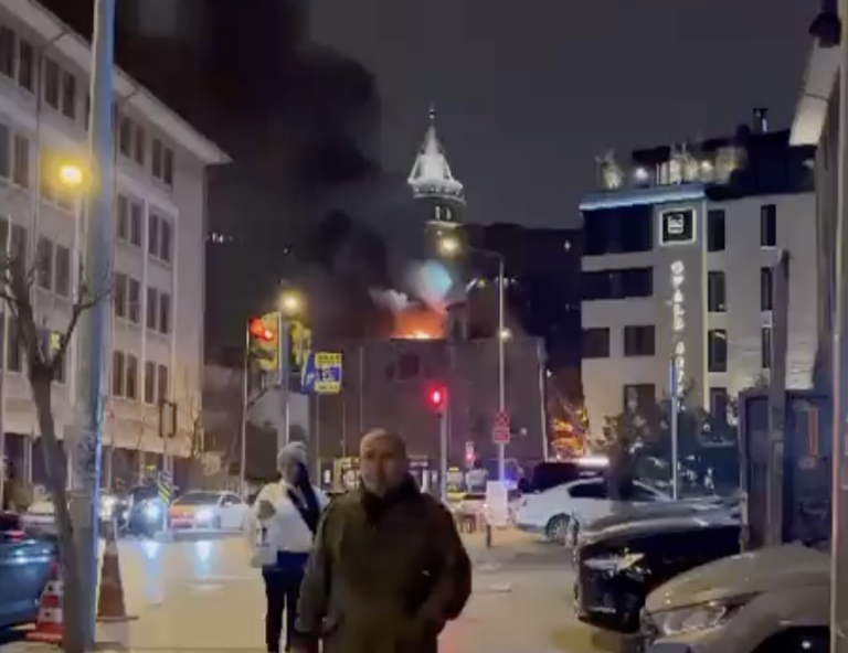 VİDEO HABER | 189 yıllık Surp Pırgıç Ermeni Katolik Kilisesi’nde yangın çıktı