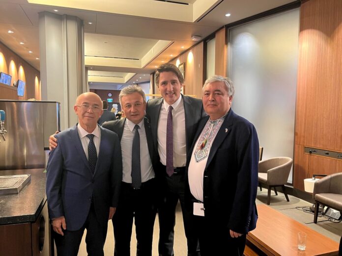 Soldan sağa: Ömer Kanat, Dolkun İsa, Justin Trudeau, Mehmet Tohti.