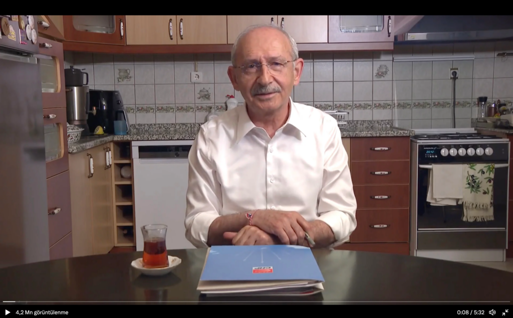 Kemal Kılıçdaroğlu kamera karşısına 'marteniçka' bileklik ile geçti