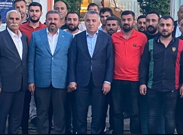 Vali, AK Partili adaya canlı telefon bağlantısıyla destek verdi