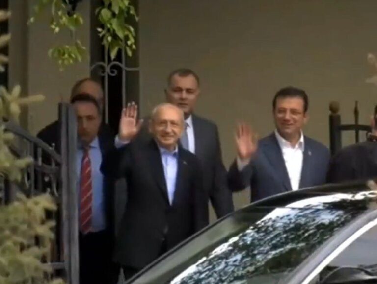 FOTO HABER | Kılıçdaroğlu-İmamoğlu kameralara birlikte gülerek el salladı