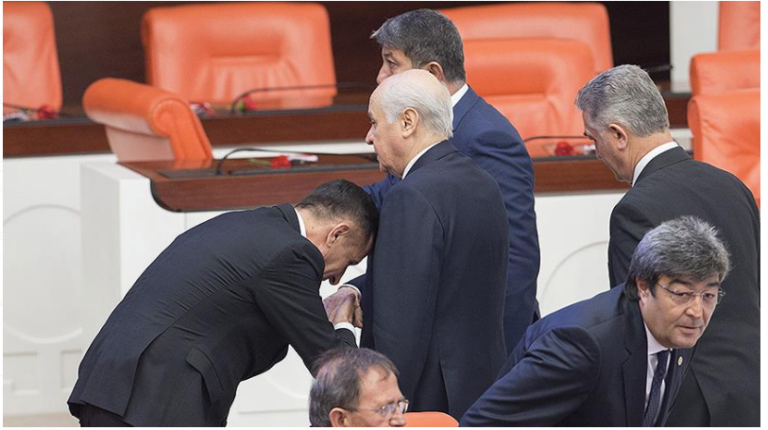 ÜÇÜNCÜ BÖLGE | Bahçeli’nin elini öptü, siyasette yıldızı parladı: Cumhur İttifakı’ndan Avcılar’a Silivri formülü