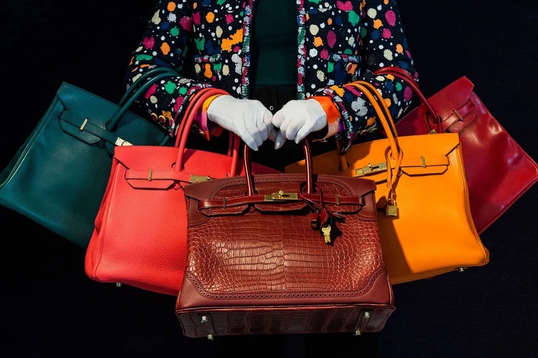 Çanta alamayınca Hermès’e dâvâ açan iki kafadar ve bir garip sat(may)ış hikayesi - Serbestiyet