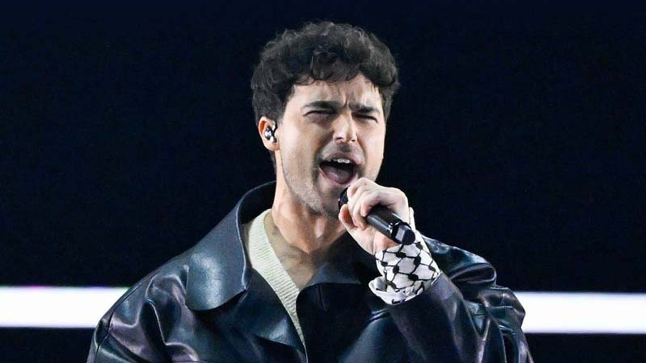 Eric Saade, Eurovision'da yarı final açılışına kefiyeyle çıktı - Eurovizyon | Son Dakika, İngiltere, Dünya, Avrupa ve Londra haberleri