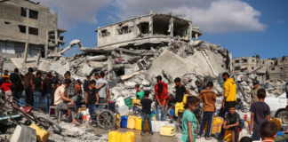 FOTO HABER | Han Yunus enkazlar arasında yaşama tutunuyor