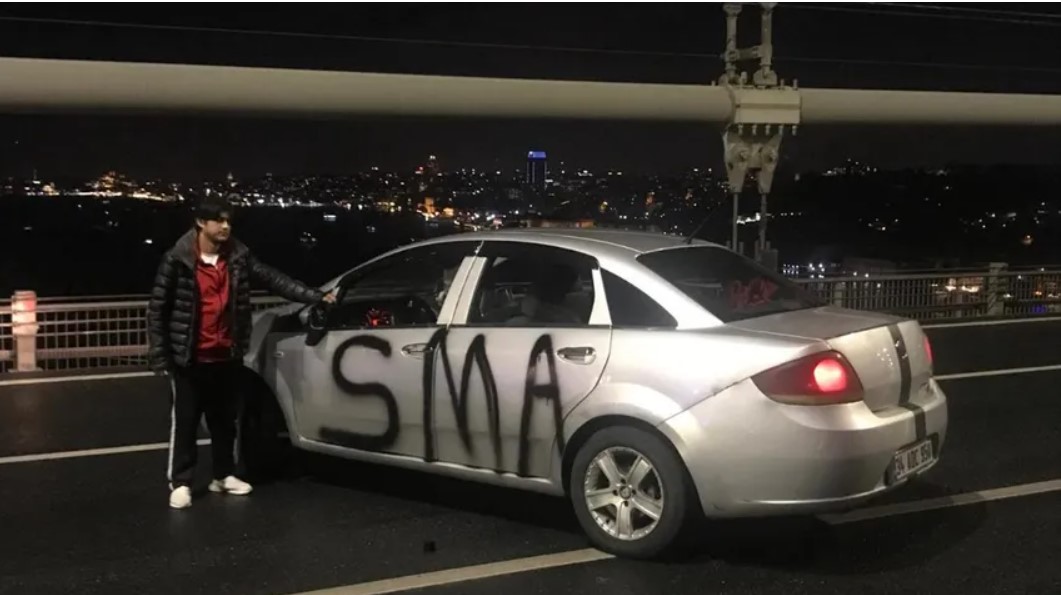 15 Temmuz Şehitler Köprüsü trafiğe kapatıldı darbe girişimi dejavusu korkuttu: Sebep SMA protestosu çıktı