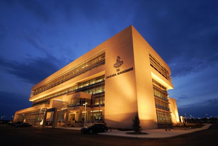 “AYM Cumhurbaşkanı’nın rektör atama yetkisini, TCMB Başkanı atama/görevden alma yetkisini iptal etmedi”