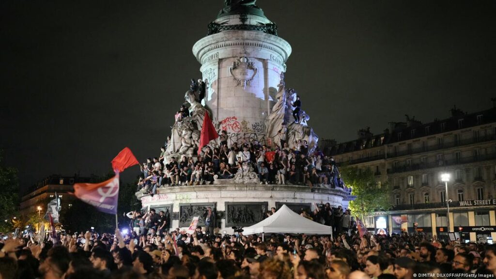 İlk tur seçimleri aşırı sağcıların kazanmasının ardından Paris'te düzenlenen protesto gösterisi