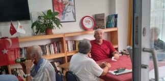 Polis emeklileri lokalini polis bastı