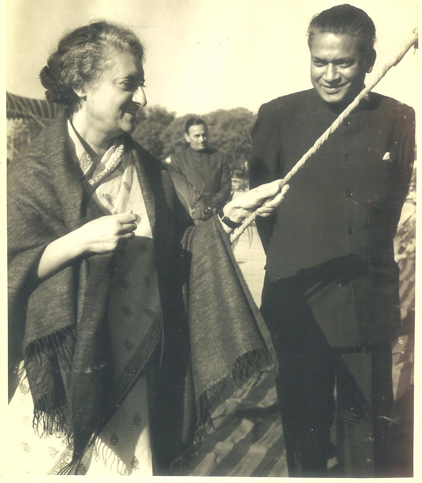 giyim, kişi, şahıs, insan yüzü, adam, insan içeren bir resim
Açıklama otomatik olarak oluşturuldu