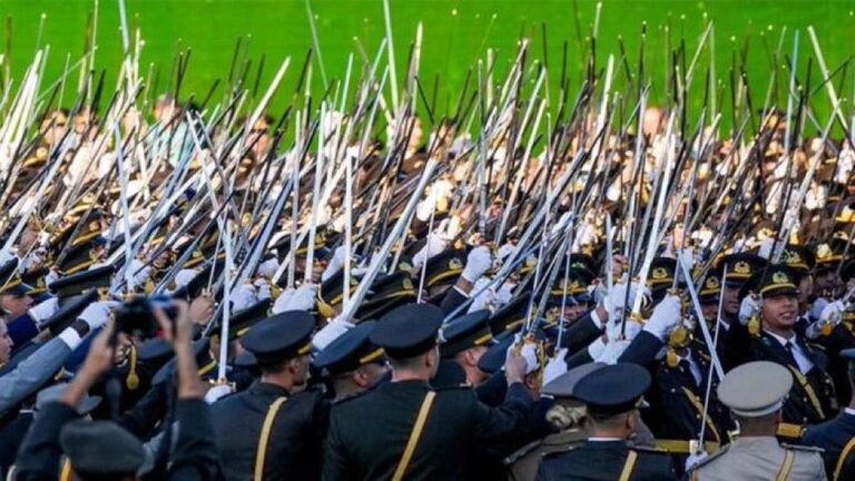 Erdoğan’dan teğmenlere: Bu kılıçları kime çekiyorsunuz?