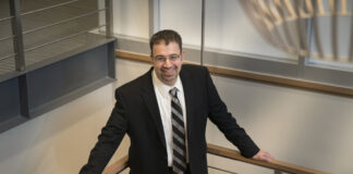 Daron Acemoğlu’ndan Nobel teşekkürü: “Demokrasi olgusunun saldırı altında olduğu zamanlardan geçiyoruz.”