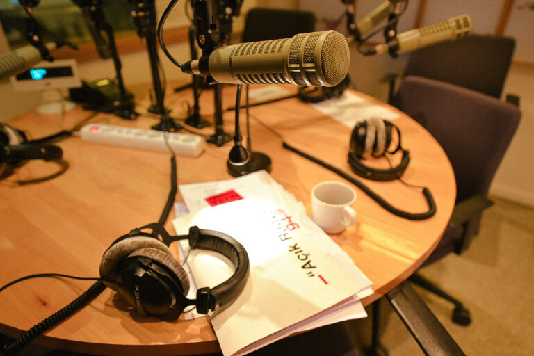 Açık Radyo’nun karasal lisansı RTÜK tarafından iptal edildi. Radyo karara itiraz ediyor.