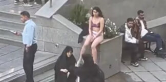 İran’da tesettür zorunluluğuna çıplak protesto