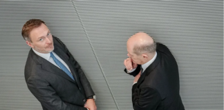 Almanya’nın sol-yeşil-liberal koalisyonu dağıldı, ufukta sağ iktidar göründü