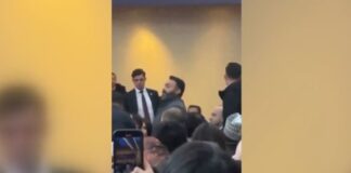 Tutuklatan sloganlar: “Gemiler Gazze’ye, Hayfa’ya değil”, “Vicdan gemisine neden izin verilmiyor?”