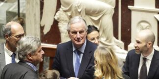 Macron’a soğuk duş. “Emanet” hükümet 74 gün dayandı: Beşinci Cumhuriyet’in en kısa hükümeti oldu