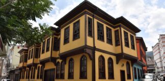 Belediye’nin restore ettiği tarihi binalara bir gecede el kondu. Erkan Aydın: “16 yıl sonra mı aklınıza geldi”