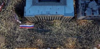 Sırbistan’daki protestolar başbakanı istifa ettirdi: Tren istasyonunda 15 kişi ölmüştü