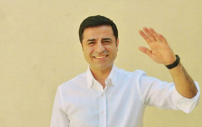 Demirtaş’tan sürece destek: “Cumhurbaşkanı, Bahçeli, Özel ve tüm liderlerin barış için aldıkları ve alacakları inisiyatiflere desteğimi iletiyorum”