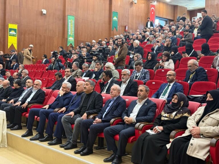 HÜDA PAR’ın “çözüm” çalıştayına ‘bölücü’ diyen Uçum’a tepkiler: “Apoletlilerden aşırma dilin hedefi en başta AK Parti…”