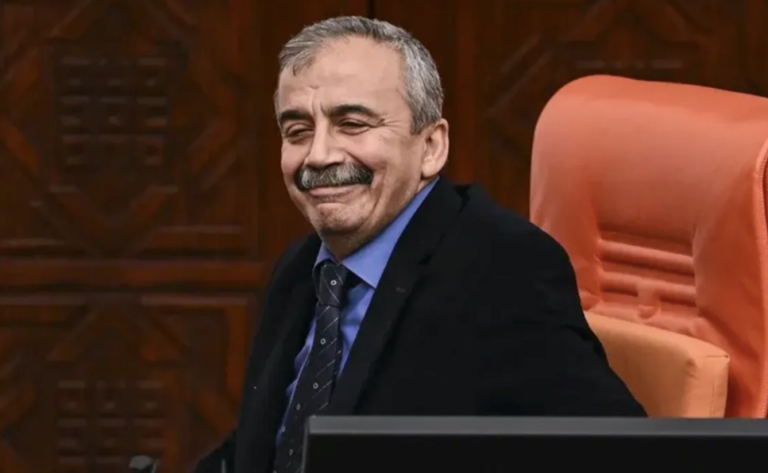 Sırrı Süreyya Önder: Bir önyargı parçalayıcısı…