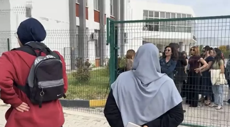 Yavruvatan’da başörtüsü krizi: “Güney Kıbrıs’ta başörtüsü serbest. Kuzey Kıbrıs’ta yasak”