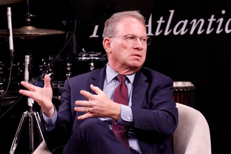 Dergi editörü, yanlışlıkla  Trump kabinesinin Yemen planlarını tartıştığı Signal gruba eklendi