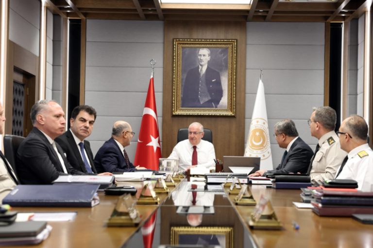 “SDG” açılımı: Milli Savunma Bakanı “YPG/ PKK” yerine ilk kez “SDG” dedi