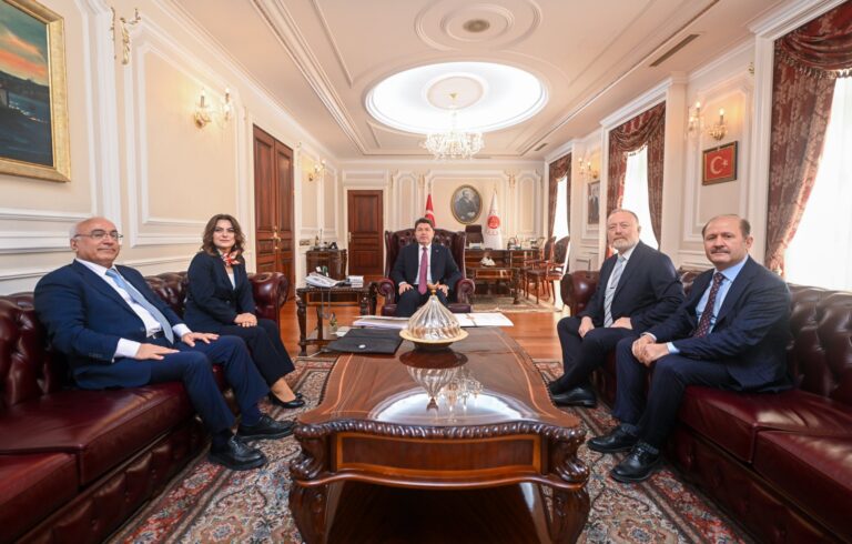DEM heyeti Adalet Bakanı’yla görüştü: “Öcalan’ın görüşmek istediği aydınların adaya gitmesi gerektiğini ilettik”