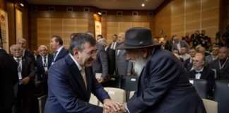 Cumhurbaşkanı Yardımcısı Cevdet Yılmaz, Alevilerle buluştu: “Geçmişte Kerbela’da kimden yanaysak bugün de aynı taraftan olmak zorundayız”