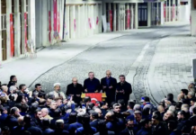 Dünyanın ilk aydınlatılan caddesinde ışıklar tekrar yandı