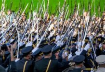 Kılıçlı yemin töreni: Teğmenlerin komutanının ihracı iptal edildi