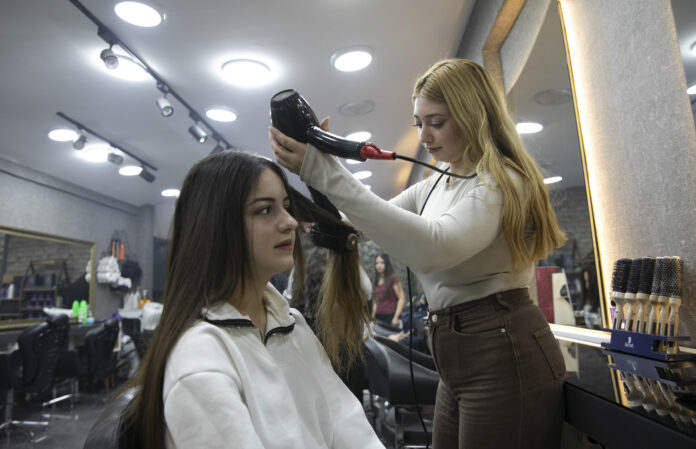 KADINLAR EKONOMİK ÖZGÜRLÜK YOLUNDA İLK ADIMLARINI MERCEK İLE ATIYOR (4)